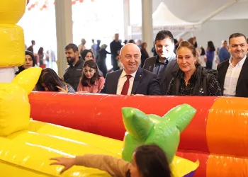 Çocuklar ara tatilin tadını çıkarıyor