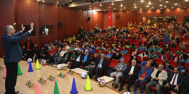 Amatör spor kulüplerine malzeme desteği