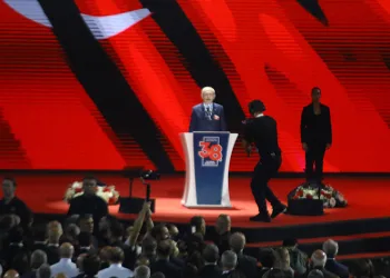 “Sırtımdaki hançerlerle seçime girmek zorunda kaldım”