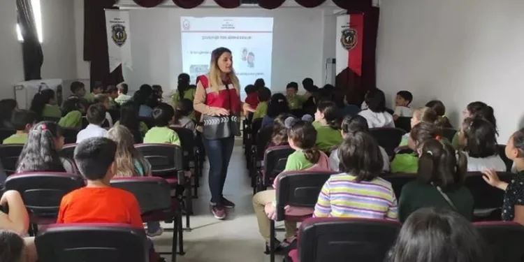 Öğrenciler suçtan korunmayı öğreniyor