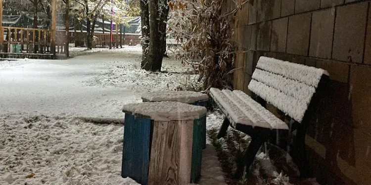 Karlıova’da beklenen kar yağışı başladı