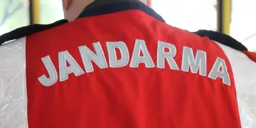 Molada unuttuğu ceketinden kredi kartları çalındı