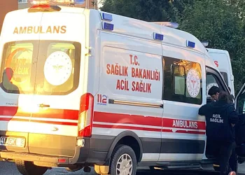 Karısını öldürdü, oğlunu yaraladı