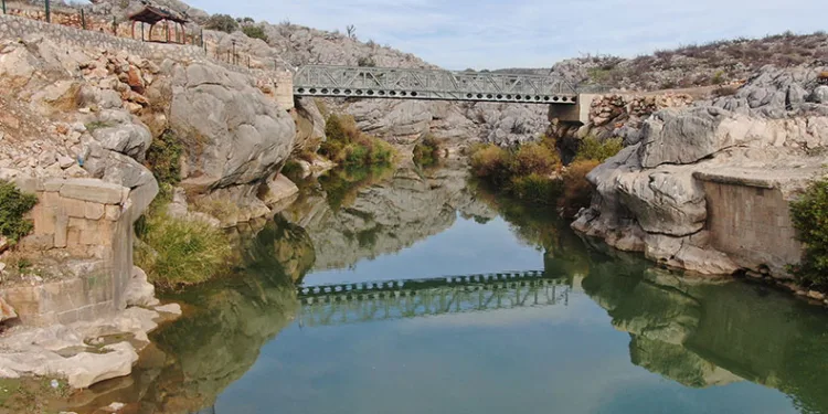 Tarihi köprü turizme kazandırılmayı bekliyor