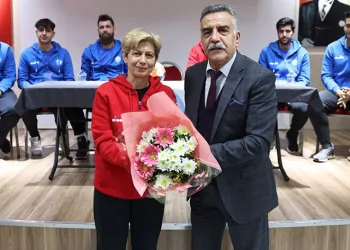 Nilüfer’in hentbolcuları ve öğrencilerden keyifli sohbet