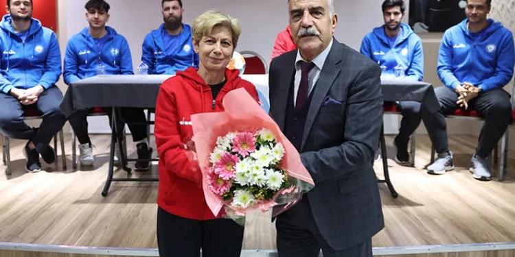 Nilüfer’in hentbolcuları ve öğrencilerden keyifli sohbet