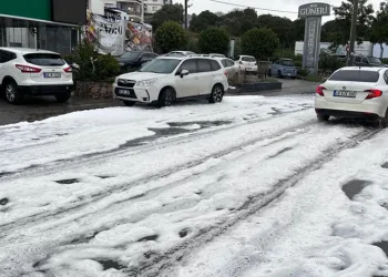 Bodrum’da yol aniden köpürdü