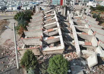 Adıyaman’da binalar tek tek yıkılıyor