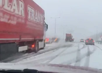 Kuzey Marmara otoyolunda yoğun kar yağışı