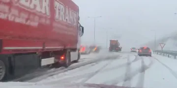 Kuzey Marmara otoyolunda yoğun kar yağışı