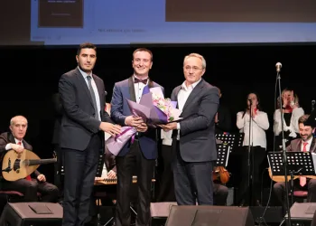 Öğretmenler, hünerlerini sahnede sergiledi