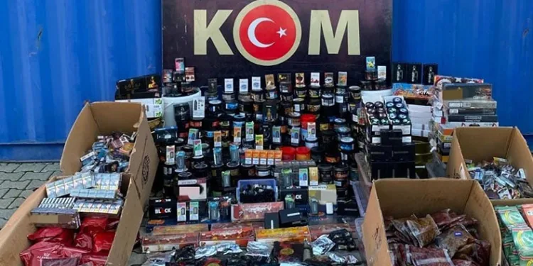 Van’da gümrük kaçağı malzemeler ele geçirildi