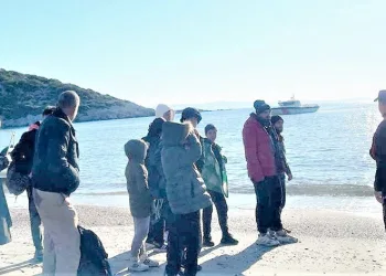 İzmir’de 37 düzensiz göçmen kurtarıldı