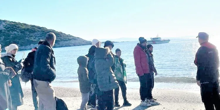 İzmir’de 37 düzensiz göçmen kurtarıldı