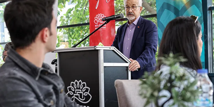 Turgay Erdem üniversite öğrencileriyle buluştu