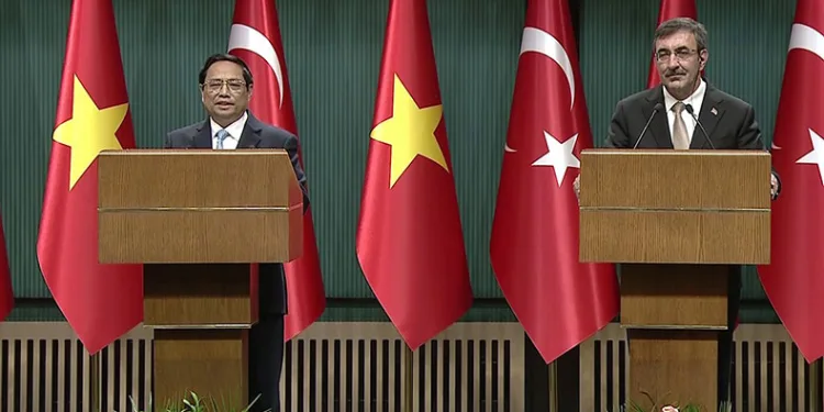“Vietnam’da Başkonsolosluk açma hususunda mutabık kaldık”