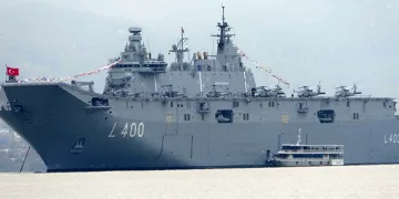 TCG Anadolu’ya ziyaretçi akını