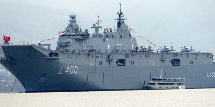 TCG Anadolu’ya ziyaretçi akını