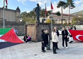 “Filistinli çocuklar kadar cesaretiniz yok mu”