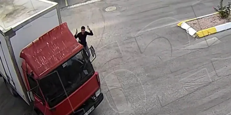 Kazadan yaralanmadan kurtuldu, tepkisi hayret ettirdi