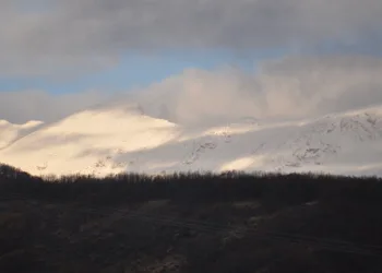 Munzur Dağları beyaz gelinliğini giydi