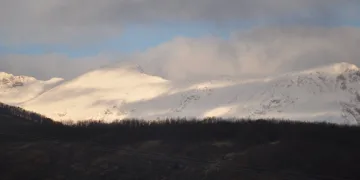 Munzur Dağları beyaz gelinliğini giydi