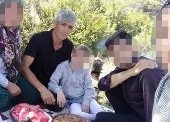 Eşini uykusunda bıçaklayarak öldürdü