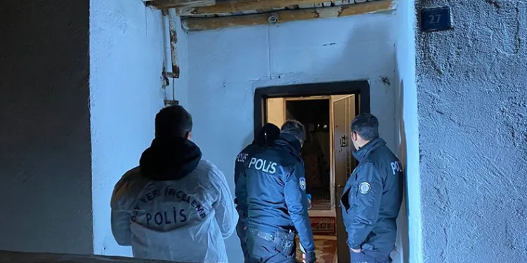 Husumetlisinin evine ateş açtı