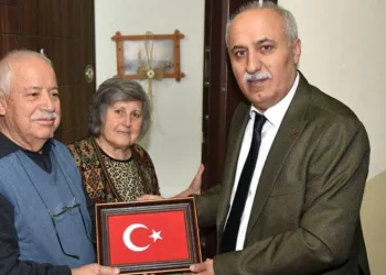 Başkan Aydın Öğretmenini unutmadı