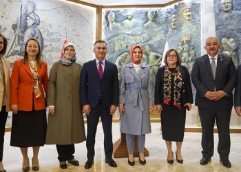 Bakan Göktaş, Gaziantep Valisi ile bir araya geldi