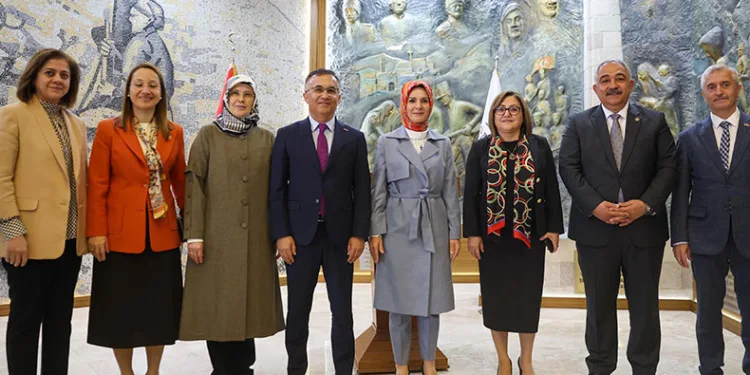 Bakan Göktaş, Gaziantep Valisi ile bir araya geldi