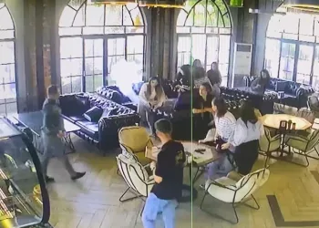 Kafeteryada patlayan telefon paniğe neden oldu
