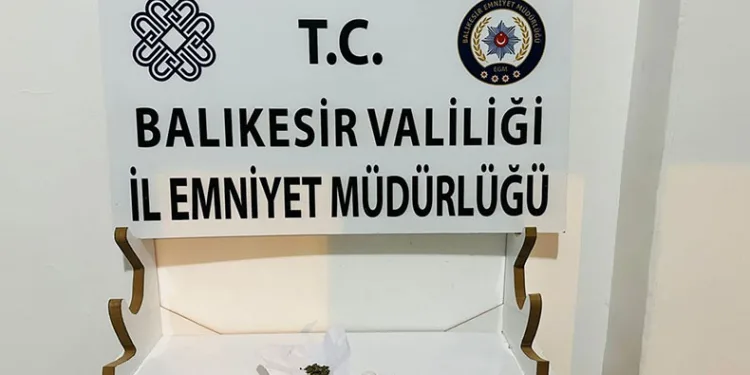 Havran’da 3,74 gram esrar ele geçirildi