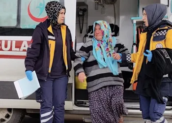 Banyodan çıkan fare elini ısırdı