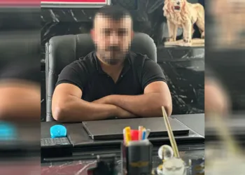 Evinin balkonundan ateş etti, polis ekiplerince yakalandı