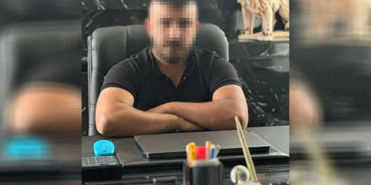 Evinin balkonundan ateş etti, polis ekiplerince yakalandı