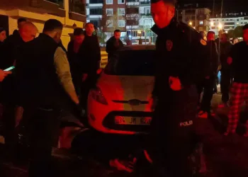 Alkol şişesiyle saldırdılar: 1 yaralı