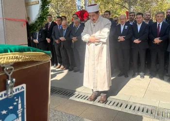 Ali Babacan’ın babası toprağa verildi