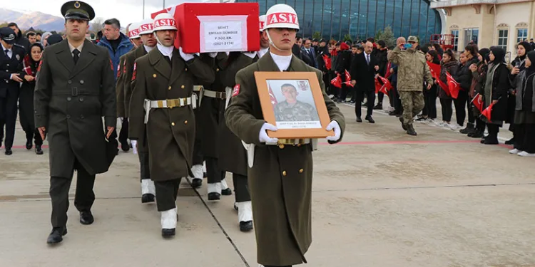 Erzincanlı şehit havalimanında karşılandı
