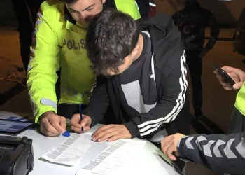 Bursa’da liseli genç babasının aracını kaçırdı