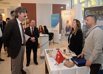 Otomotiv Topluluğu öğrencileri sektör temsilcilerini ağırladı