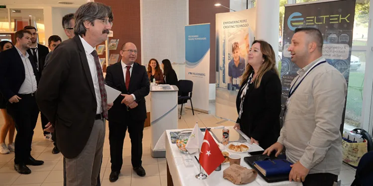 Otomotiv Topluluğu öğrencileri sektör temsilcilerini ağırladı