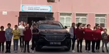 Kırklareli’nde öğrencilerin Togg heyecanı
