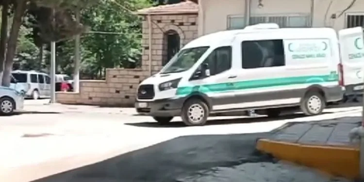 Evinin önünde bıçaklanan şahıs hayatını kaybetti