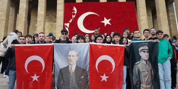 Küçükçekmeceli 100 genç Anıtkabir’i ziyaret etti