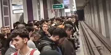 Metro arızalandı, vatandaşlar mağdur oldu