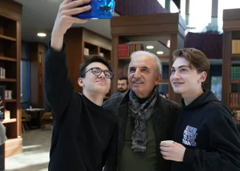 Üniversiteli gençlere aylık 750 TL’lik destek