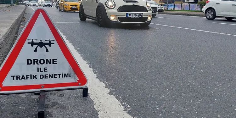 Yayalara yol vermeyen sürücülere ceza yazıldı