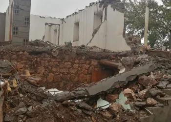 Yağışlara dayanamayan ahır çöktü