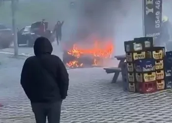 Bursa’da otomobil alev alev yandı